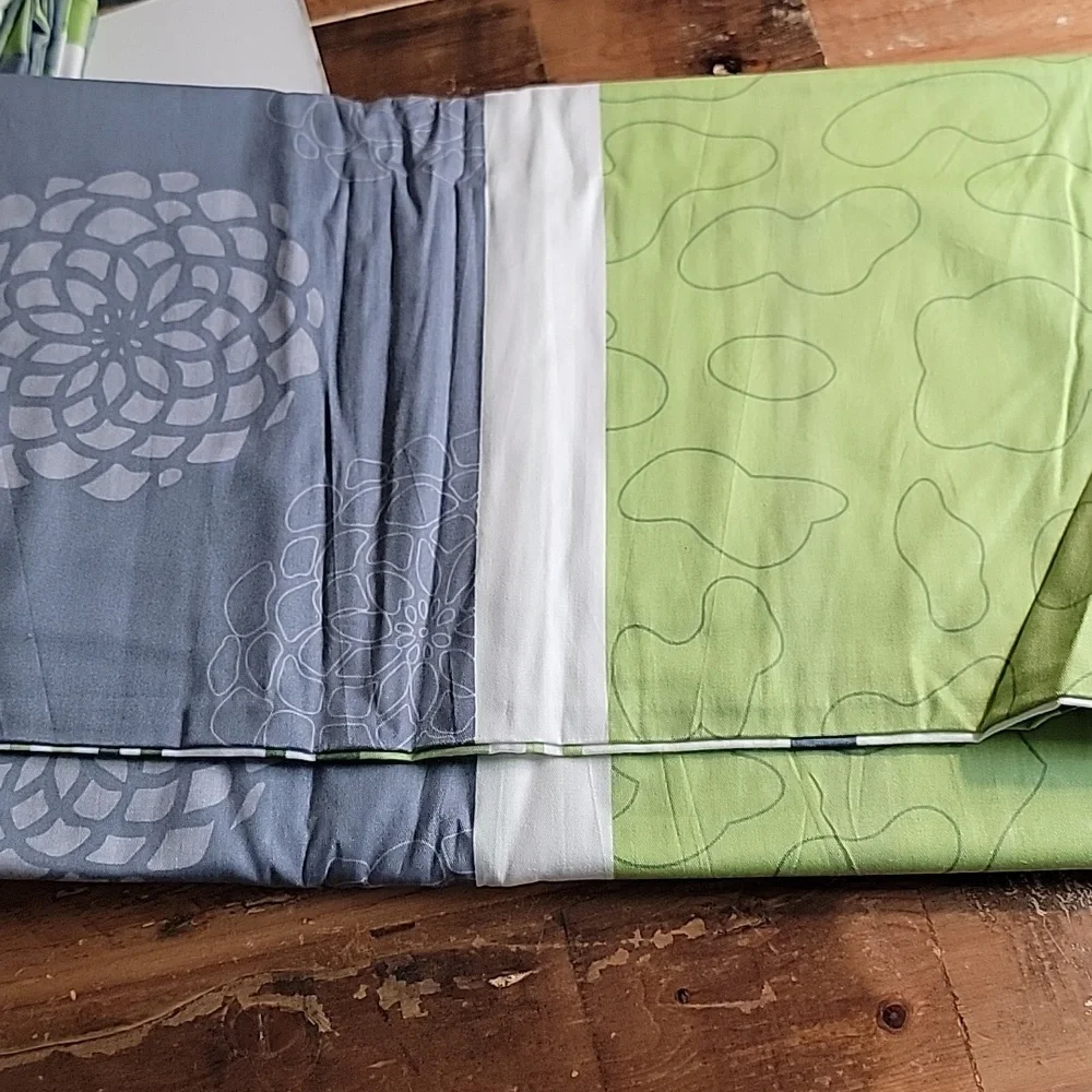 NWT Swanson Beddings Twin Duvet Cover Set- Duvet cover & sham- Reversible